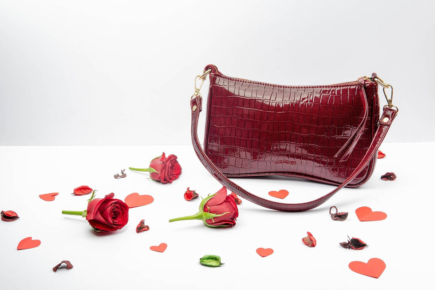 Best and unique gifting ideas for girls this valentines day. Fashion accessories like handbags, necklaces, women gift hampers, eye masks and more to make perfect gifts for girls