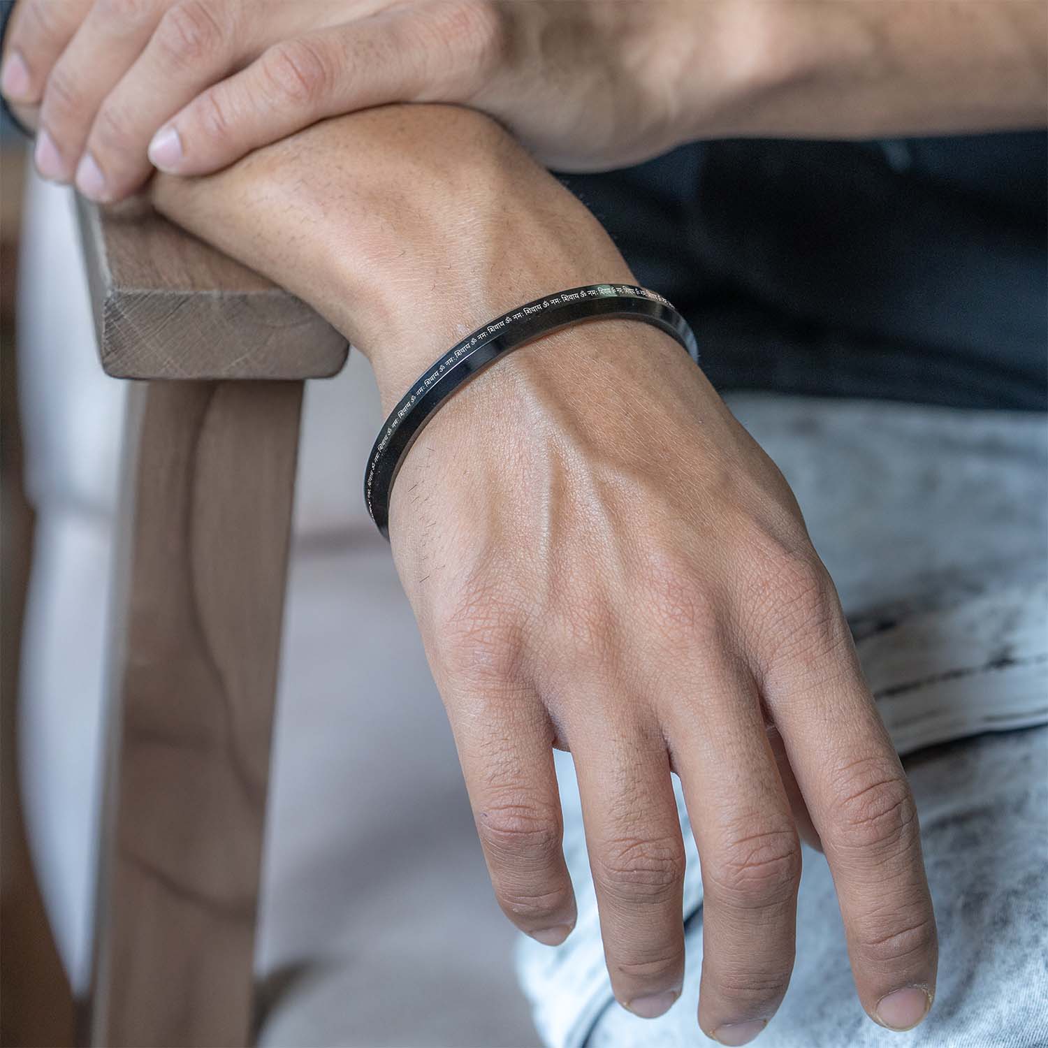 Om Namah Shivay Round Kada Black