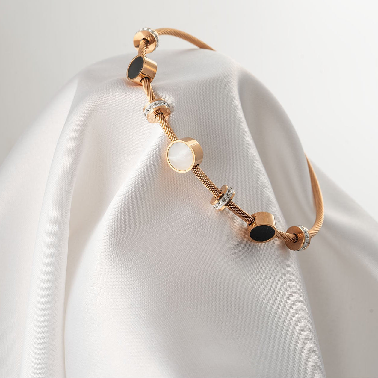 W Premium Jewellery Rose Gold Mop Diamond Magnetic Bracelet