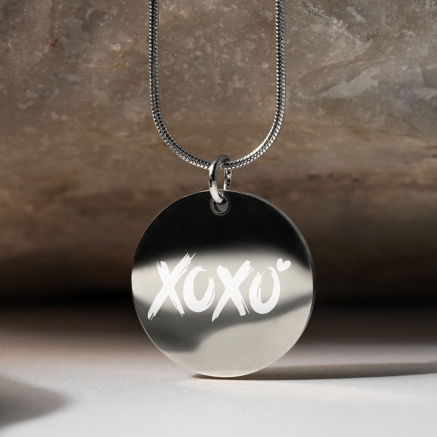 XOXO Circle Necklace Gold